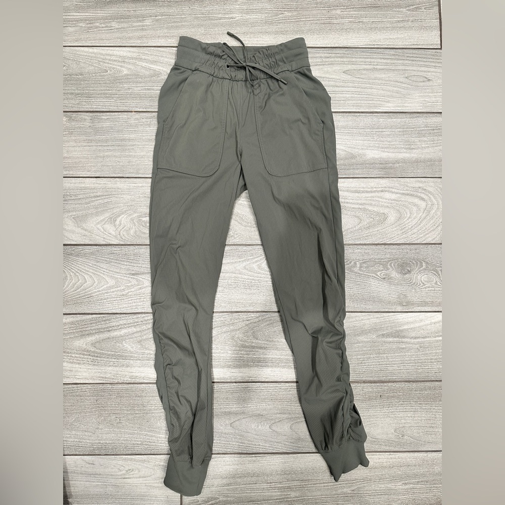 Lululemon Women’s Jogger Pants